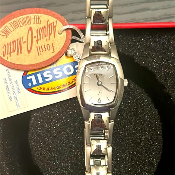 Fossil Silver Women\'s Watch vintage NIB